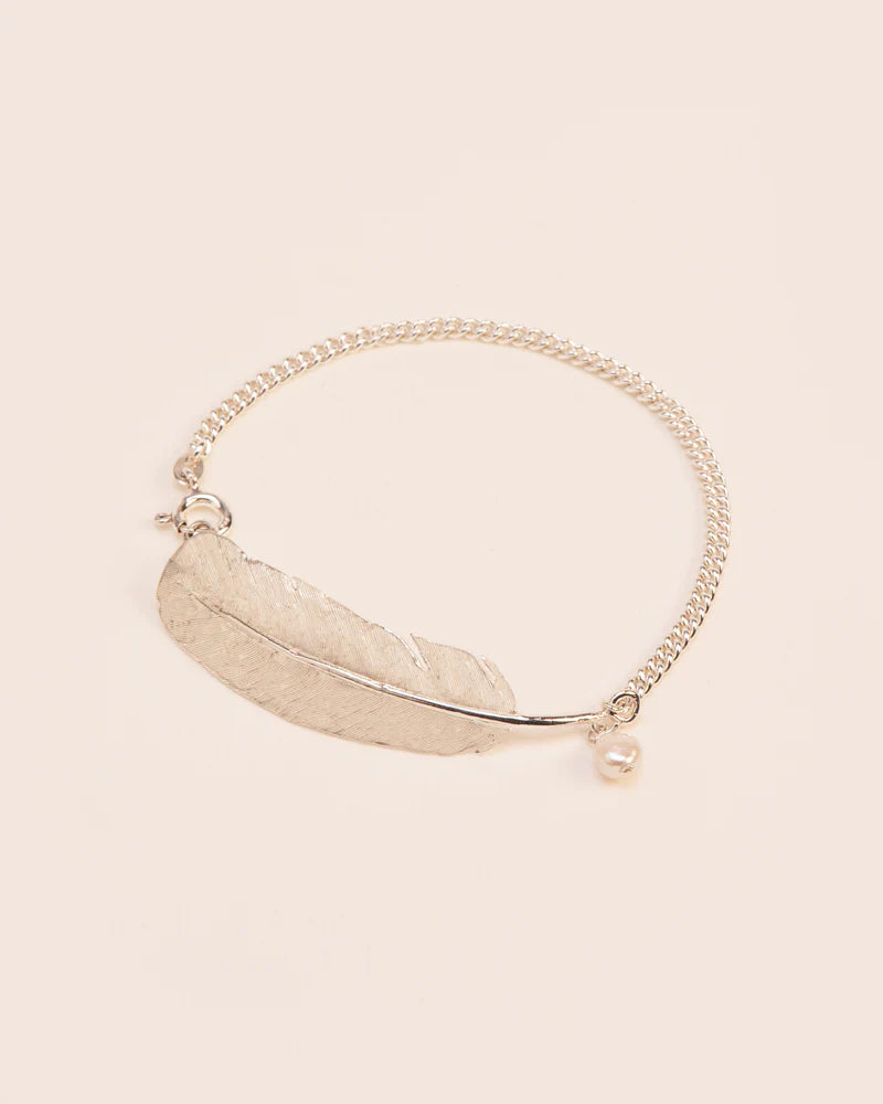 Feather bracelet with pearl