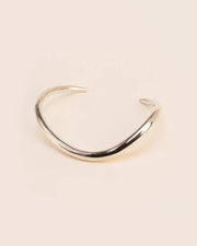 Wavy bangle bracelet