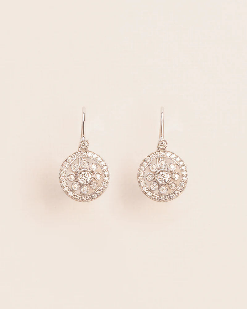 Leverback earrings with diamond rosas in 18 ct. gold
