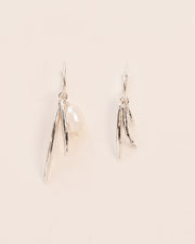Asymmetric hoops with leaf and pearl