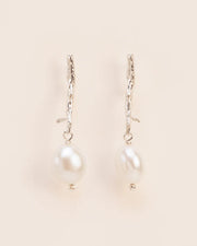Branch-shaped stud earrings with pearl