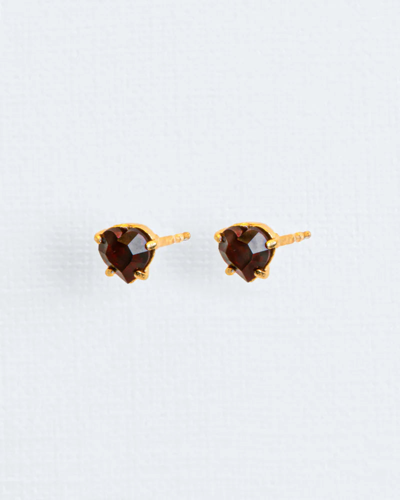 Stud earrings with heart-shaped garnet