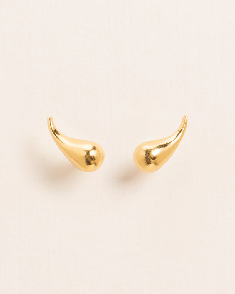 Droplet stud earrings