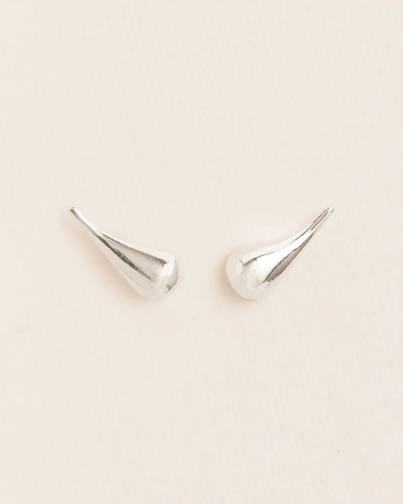 Droplet stud earrings