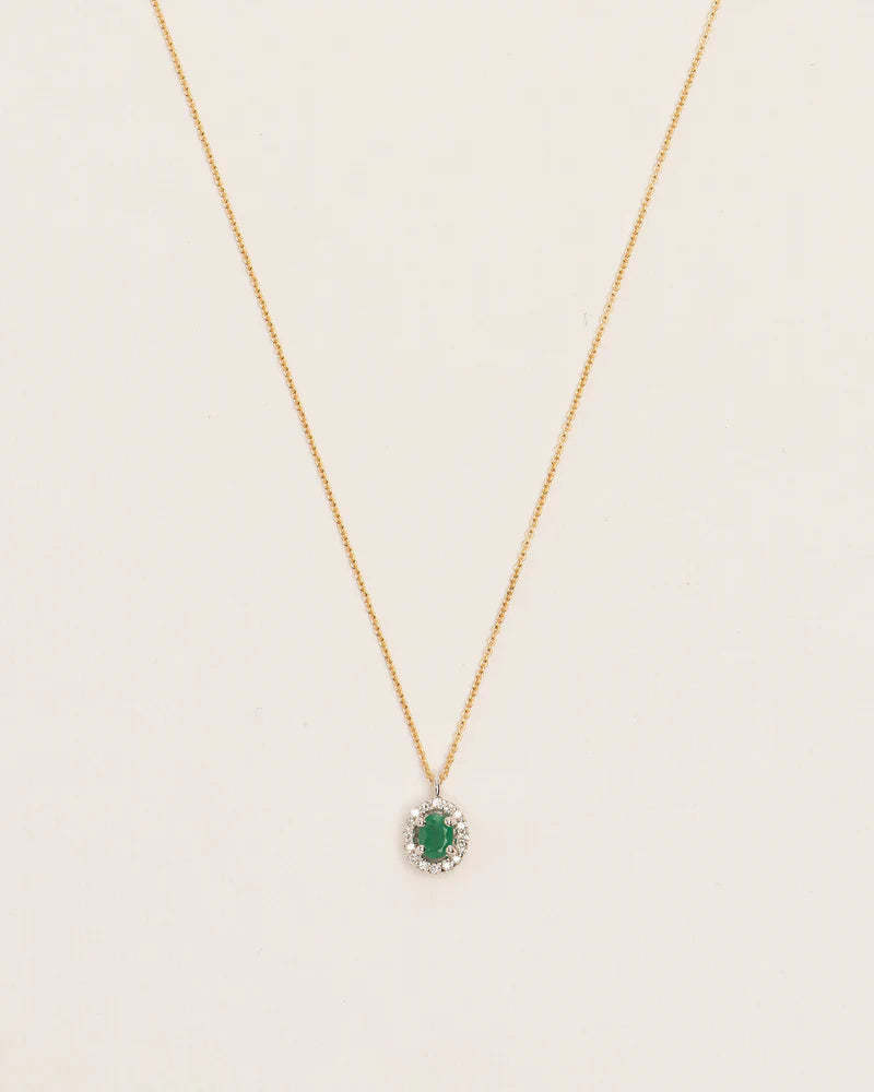 Necklace with oval emerald and diamond halo in 18 ct. gold