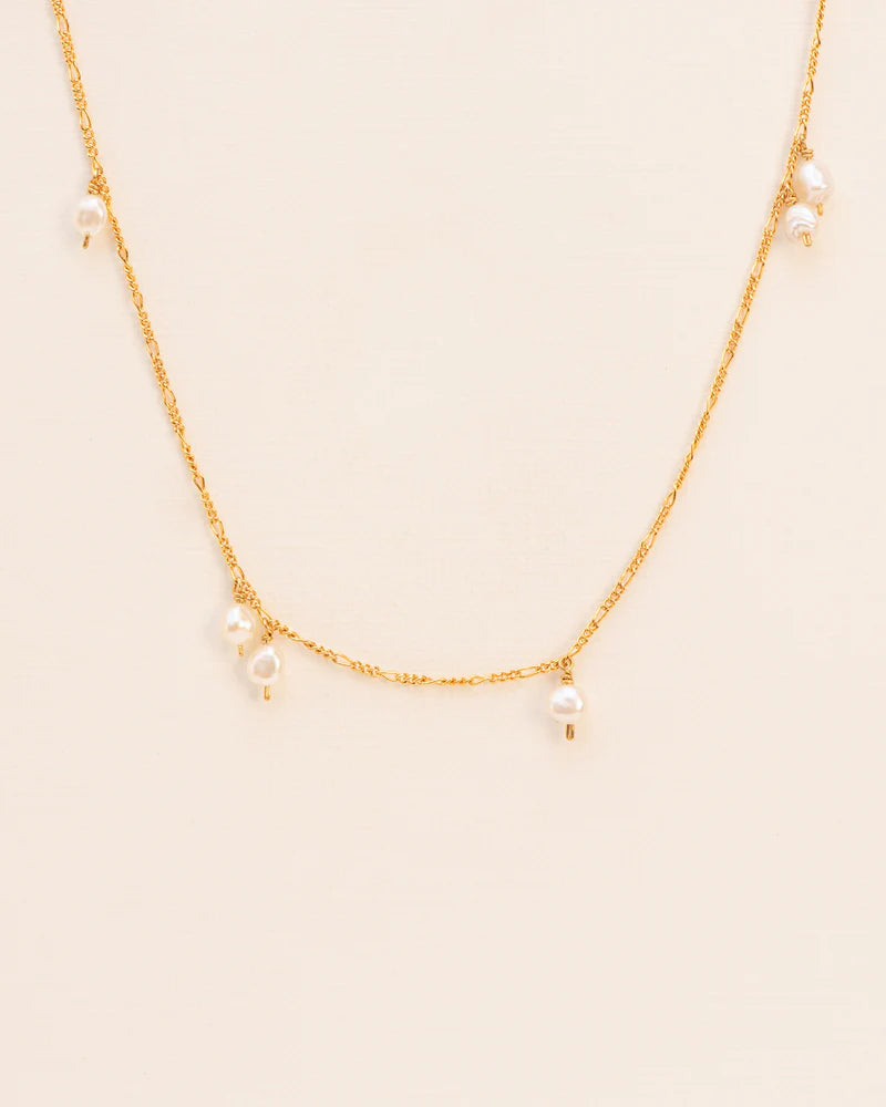 Necklace with pearls
