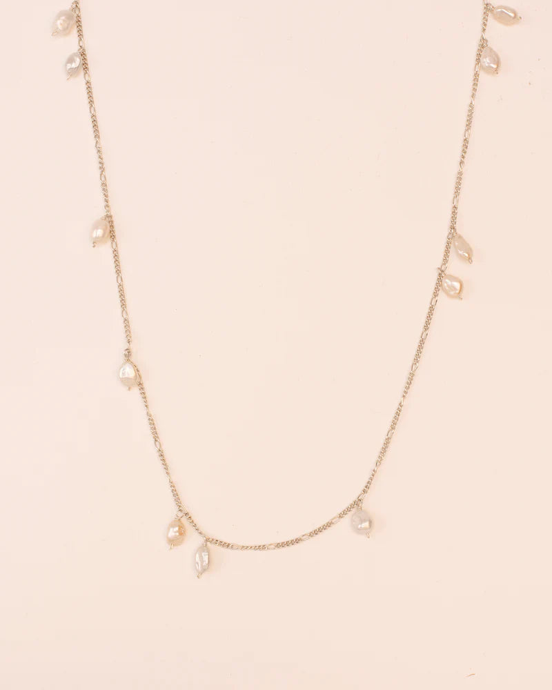 Necklace with pearls