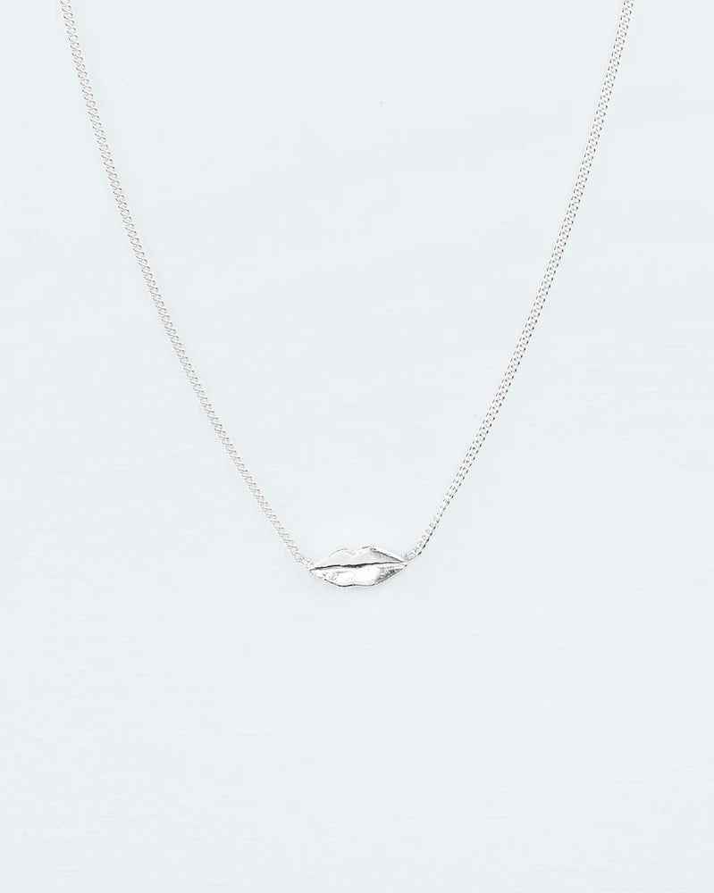 Lip necklace