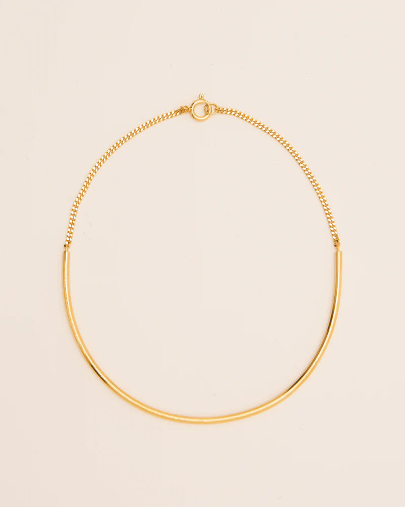 Chain necklace with semi-circle element