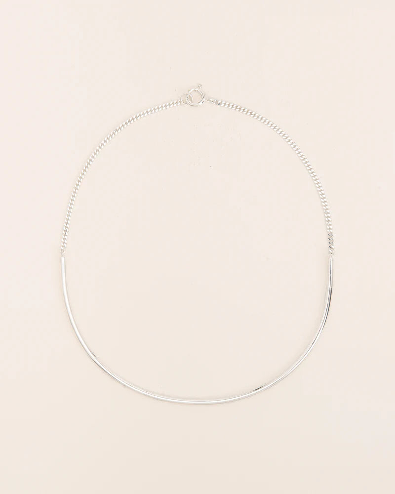 Chain necklace with semi-circle element