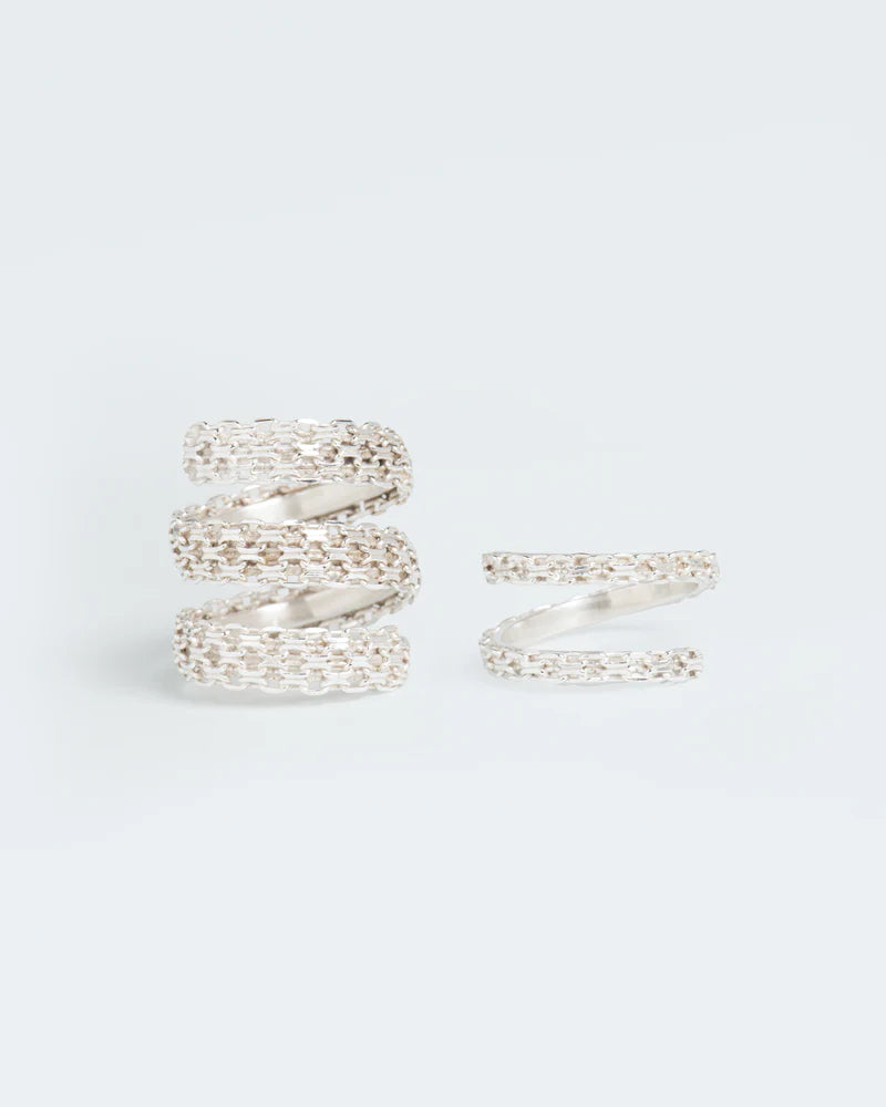 Statement ring ensemble with chain texture