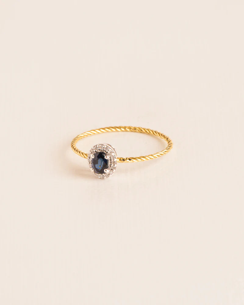 Ring with sapphire and diamond rosette in 18 ct. gold