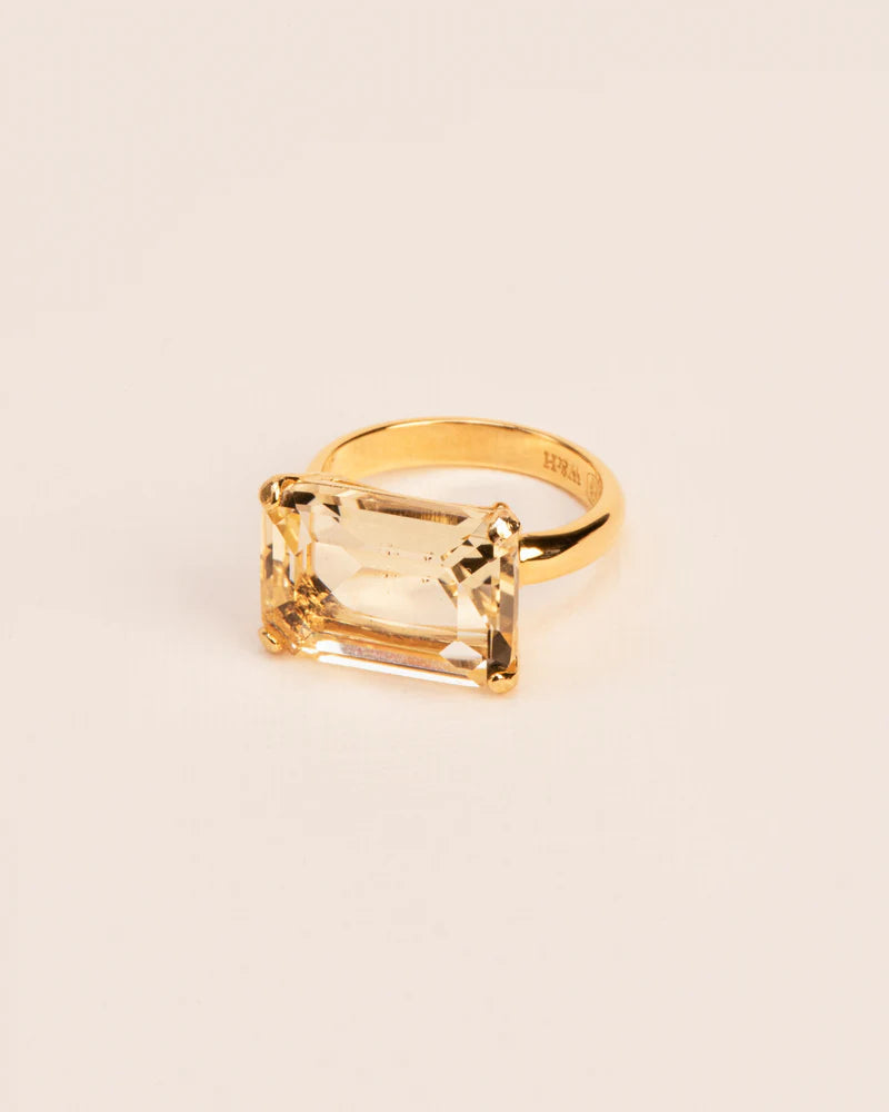 Ring with citrine crystal