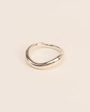 Wavy ring
