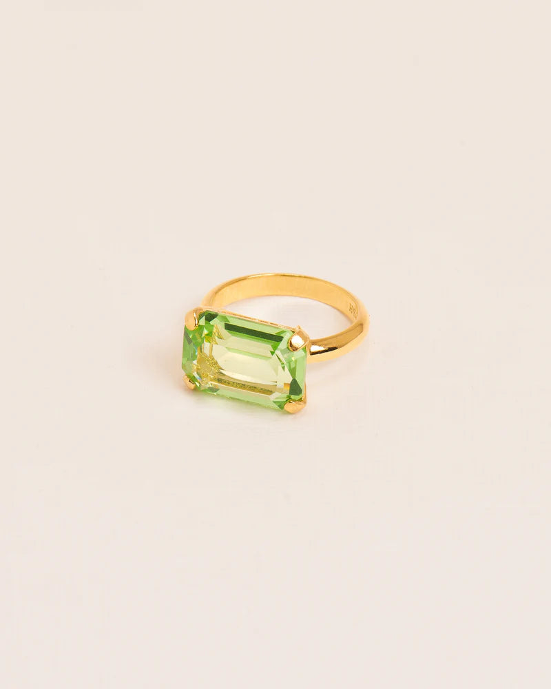 Ring with peridot crystal
