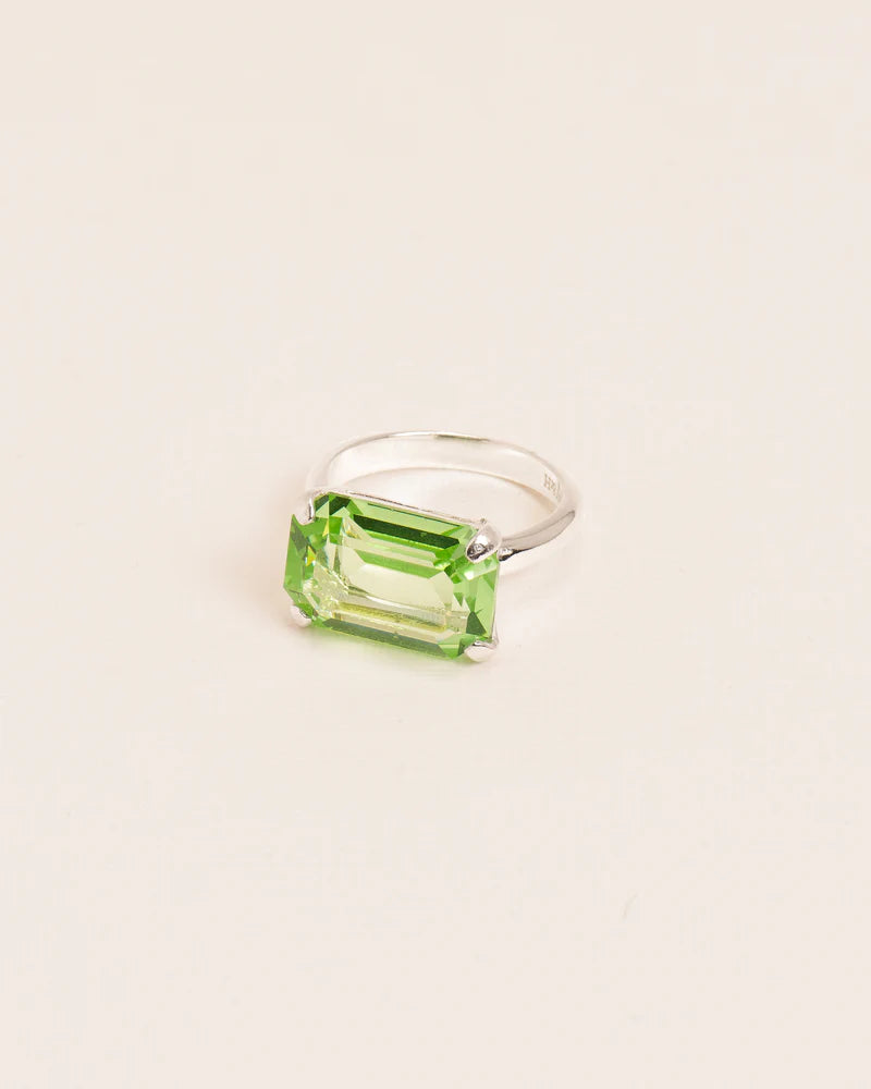 Ring with peridot crystal