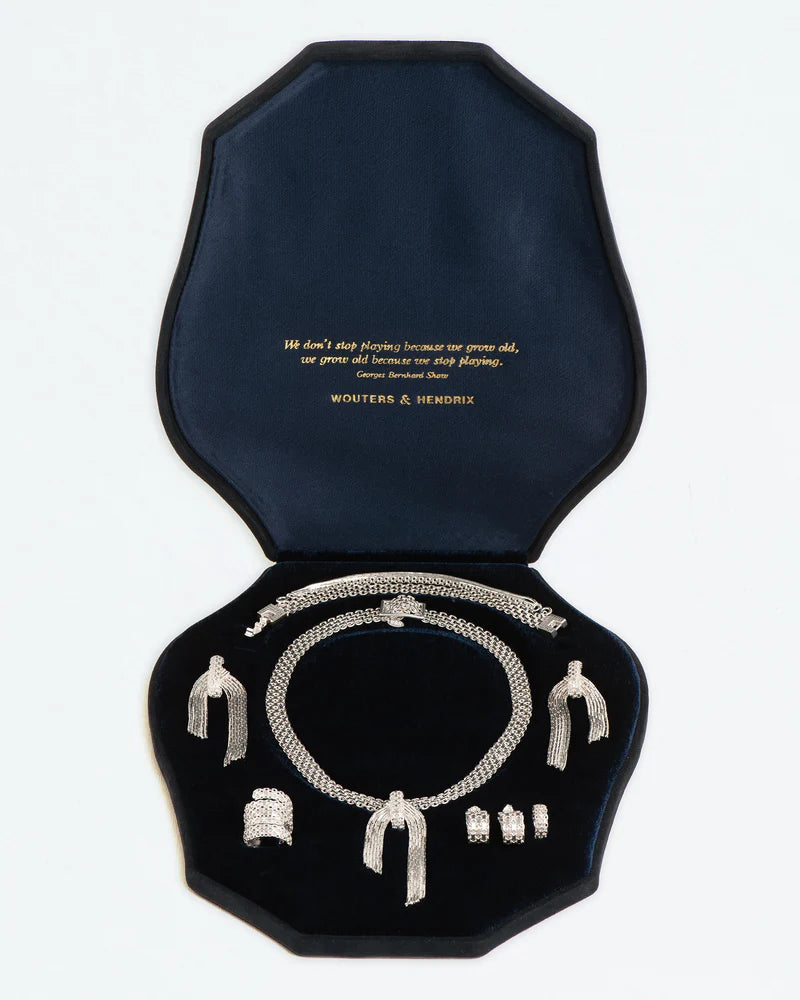 La parure de l'incroyable