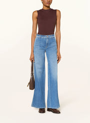 Alek summer used contrast