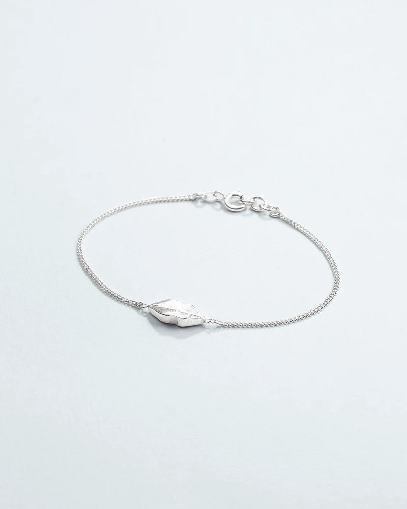 Lip bracelet