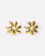 Stud earrings with mussel rosette