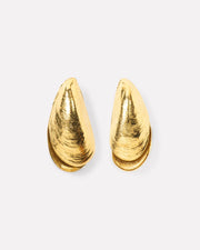 Stud earrings with double-sided mussel
