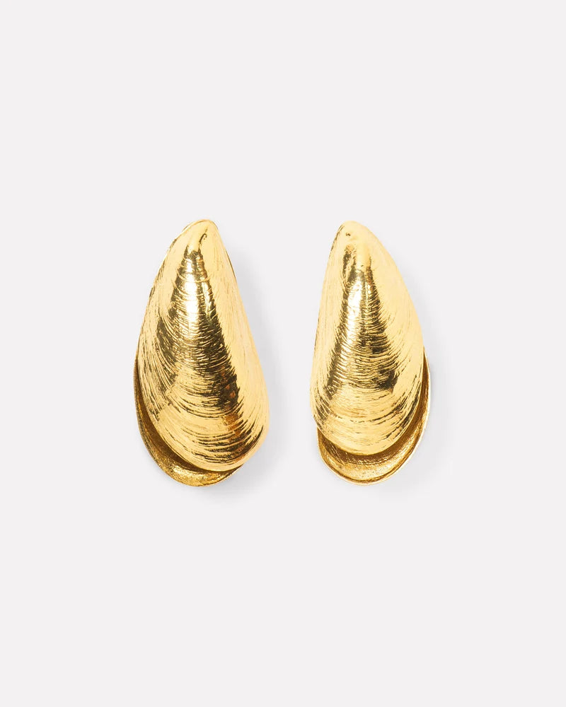 Hook earrings with cotton pearl drop and mussel