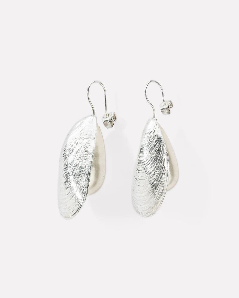 Hook earrings with cotton pearl drop and mussel