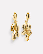 Stud earrings with dangling mussels
