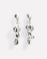 Stud earrings with dangling mussels