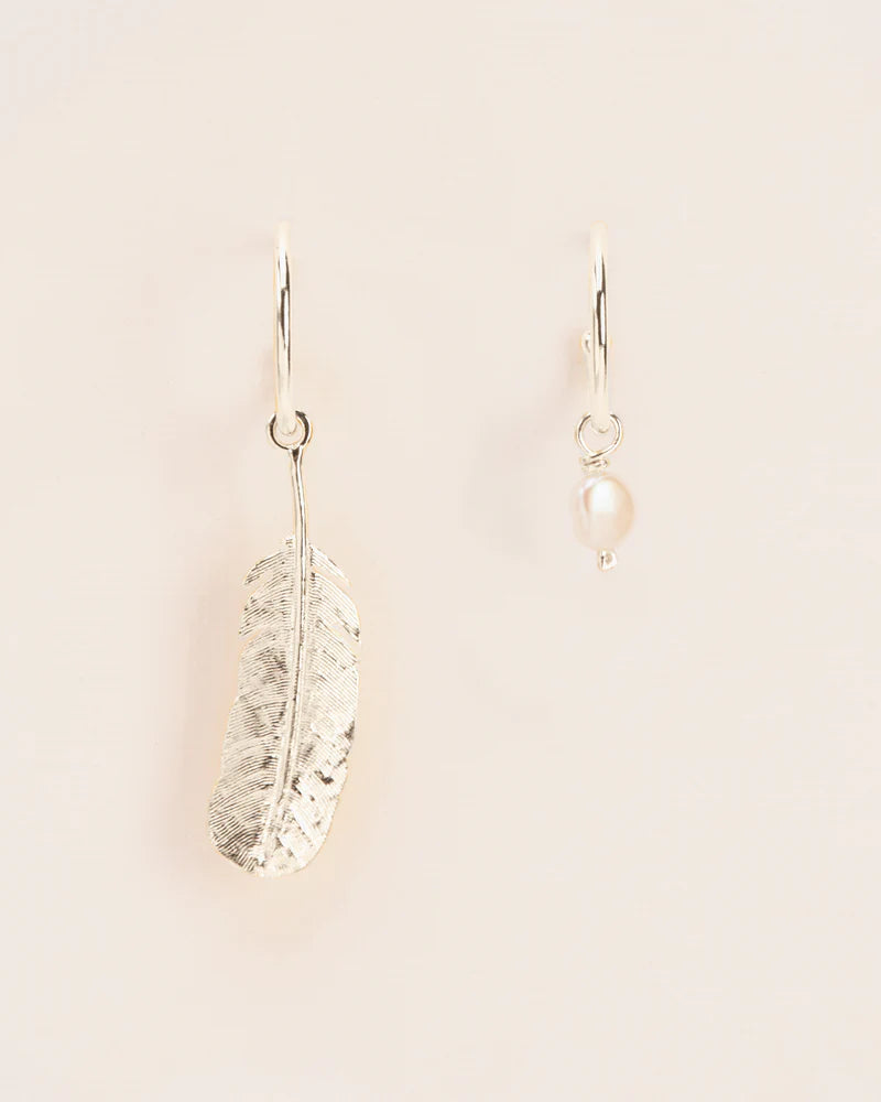 Asymmetric hoops with feather and pearl