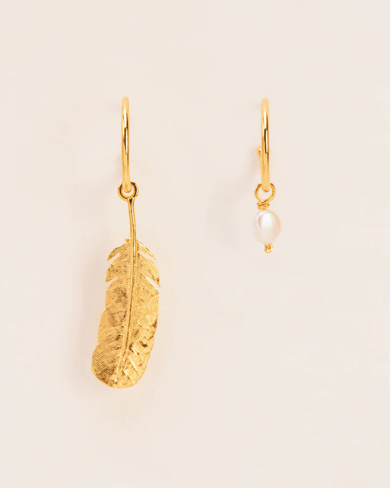 Asymmetric hoops with feather and pearl