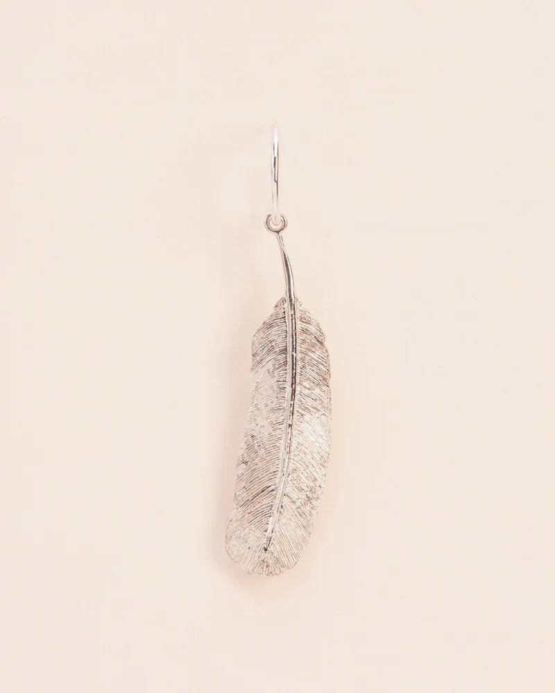 Single hoop with feather