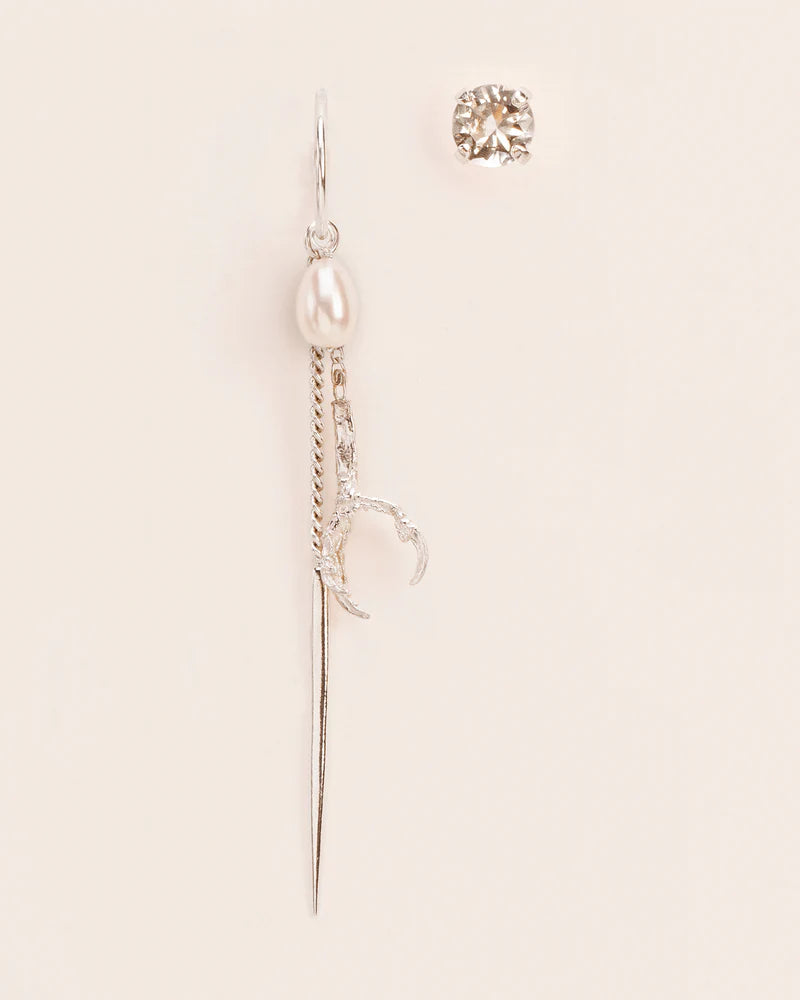 Asymmetric earrings with signature grigri, pearl and crystal