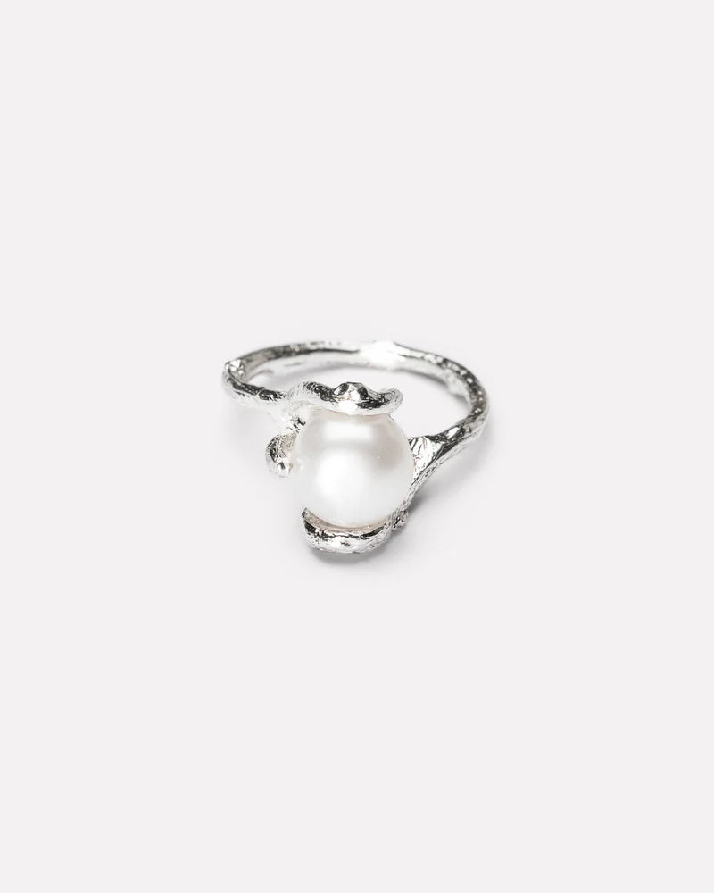 Thorned ring with freshwater pearl