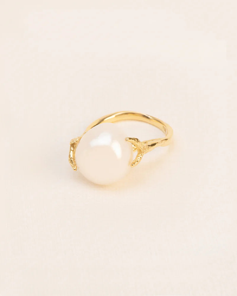 Organic ring with pearl in 18 ct. gold