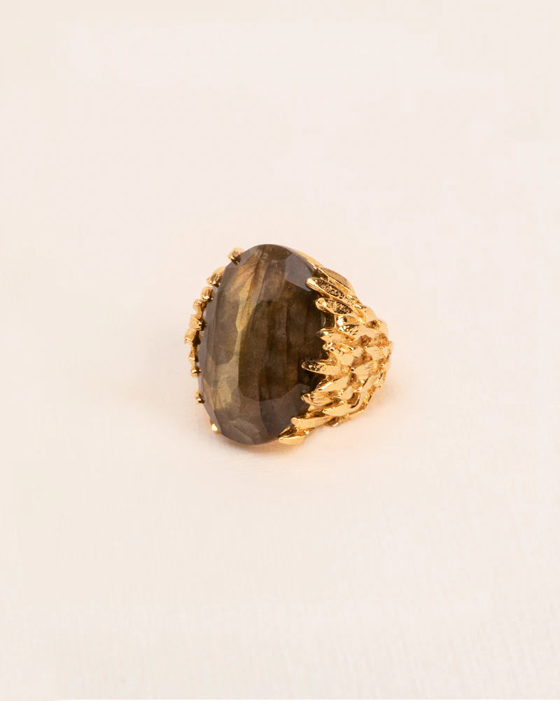 Feather textured ring with labradorite