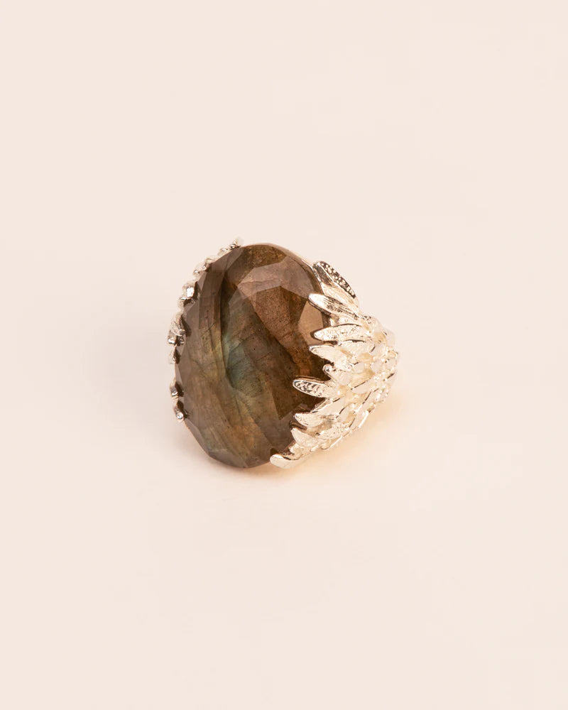 Feather textured ring with labradorite