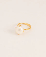 Organic ring with large freshwater pearl