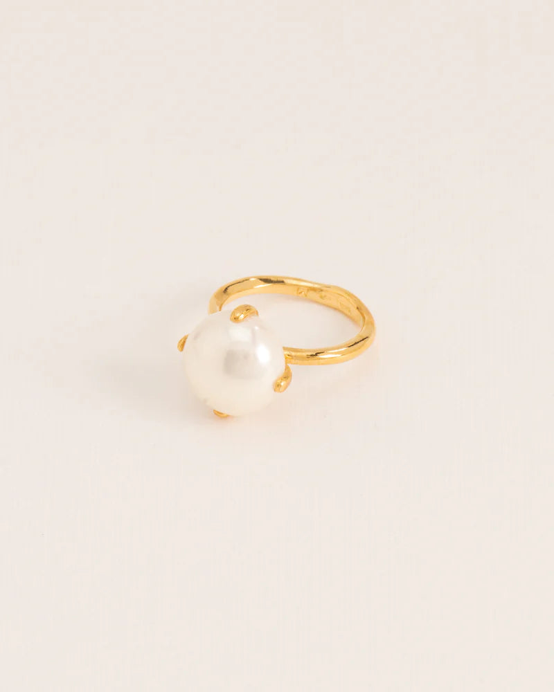 Organic ring with large freshwater pearl