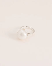 Organic ring with large freshwater pearl