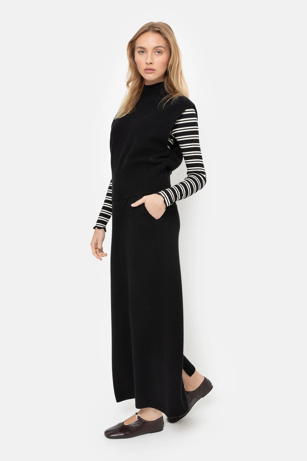 Minda Knitted Sleeveless Sweater Black