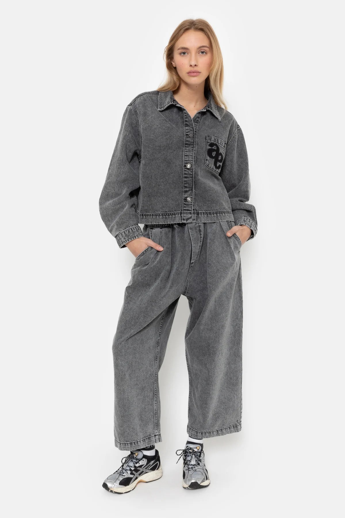 Kick Pleated Denim Pants